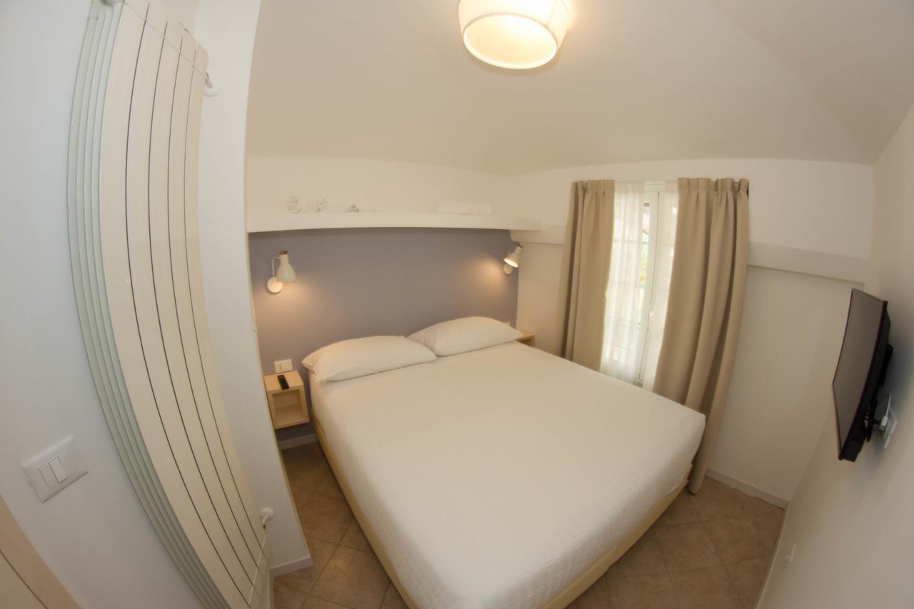 Residence Villa Ombrosa Spotorno Bagian luar foto