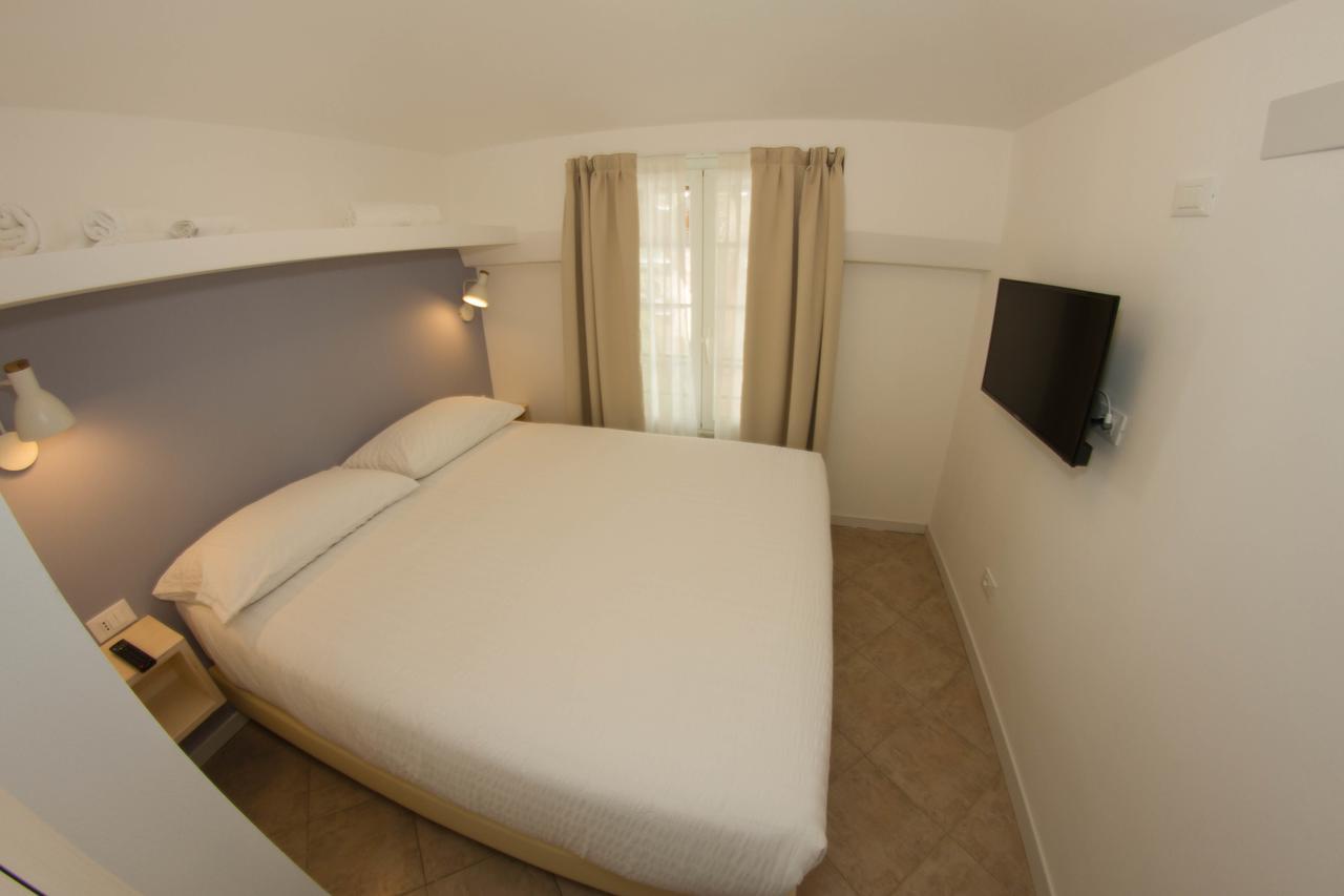 Residence Villa Ombrosa Spotorno Bagian luar foto